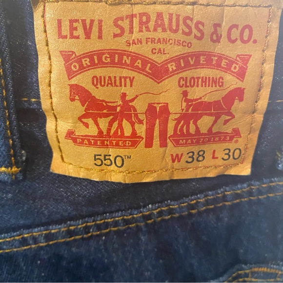 550 Levi’s Relax Fit Men’s Dark Wash Jeans Size 38x30 - Picture 3 of 5